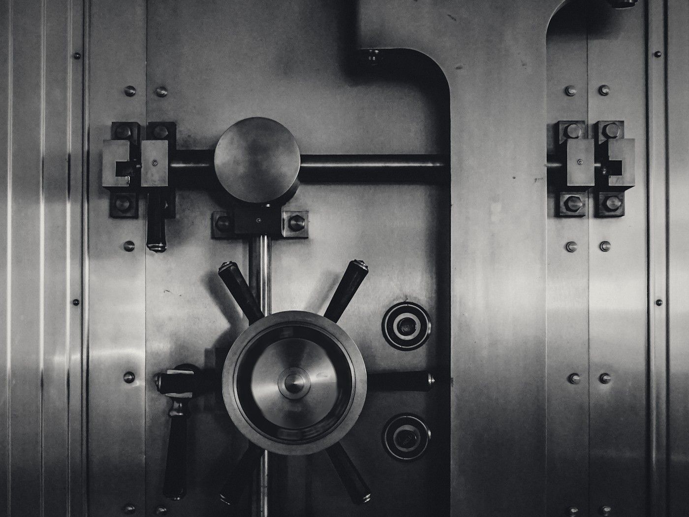 Steel vault door